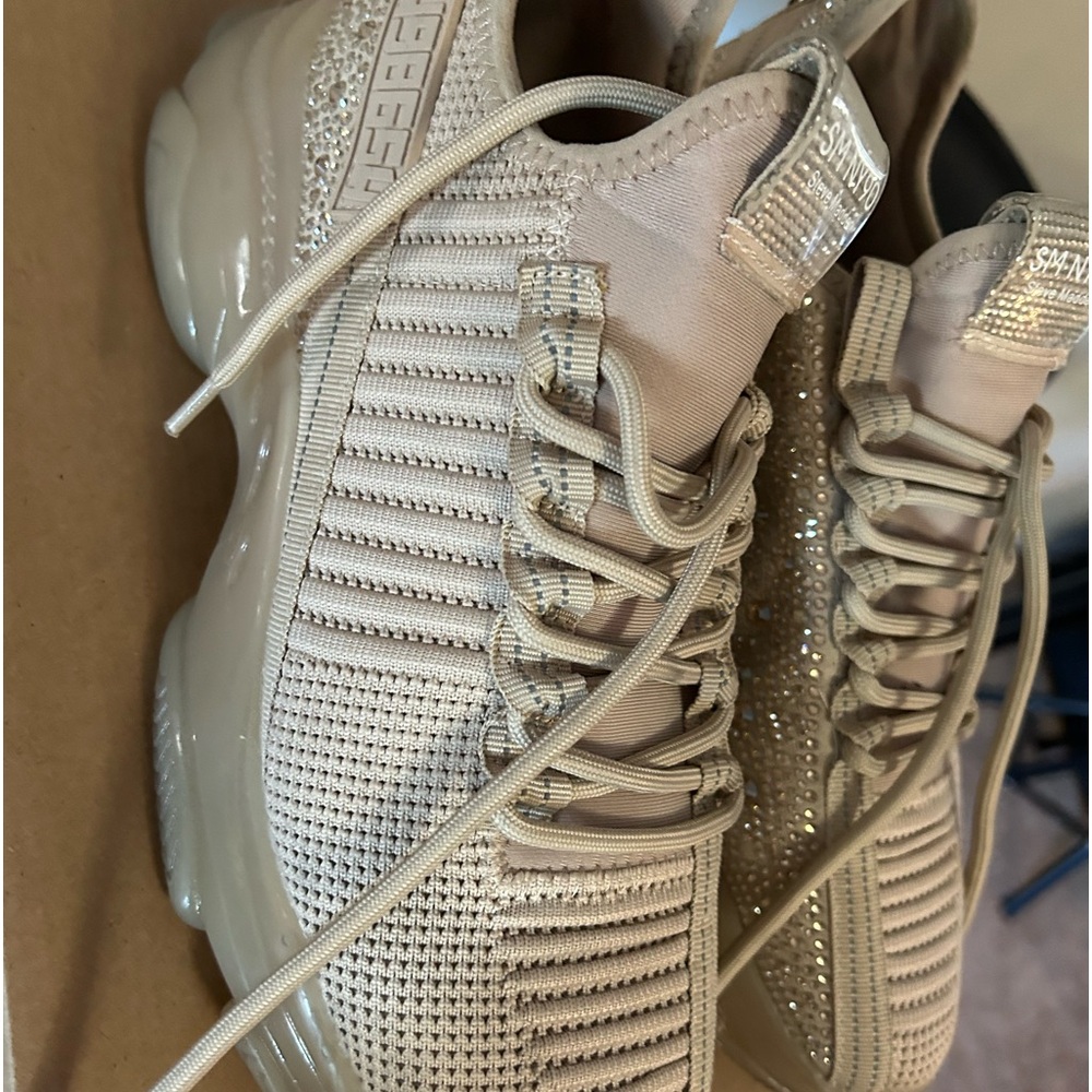 STEVE MADDEN SNEAKERS